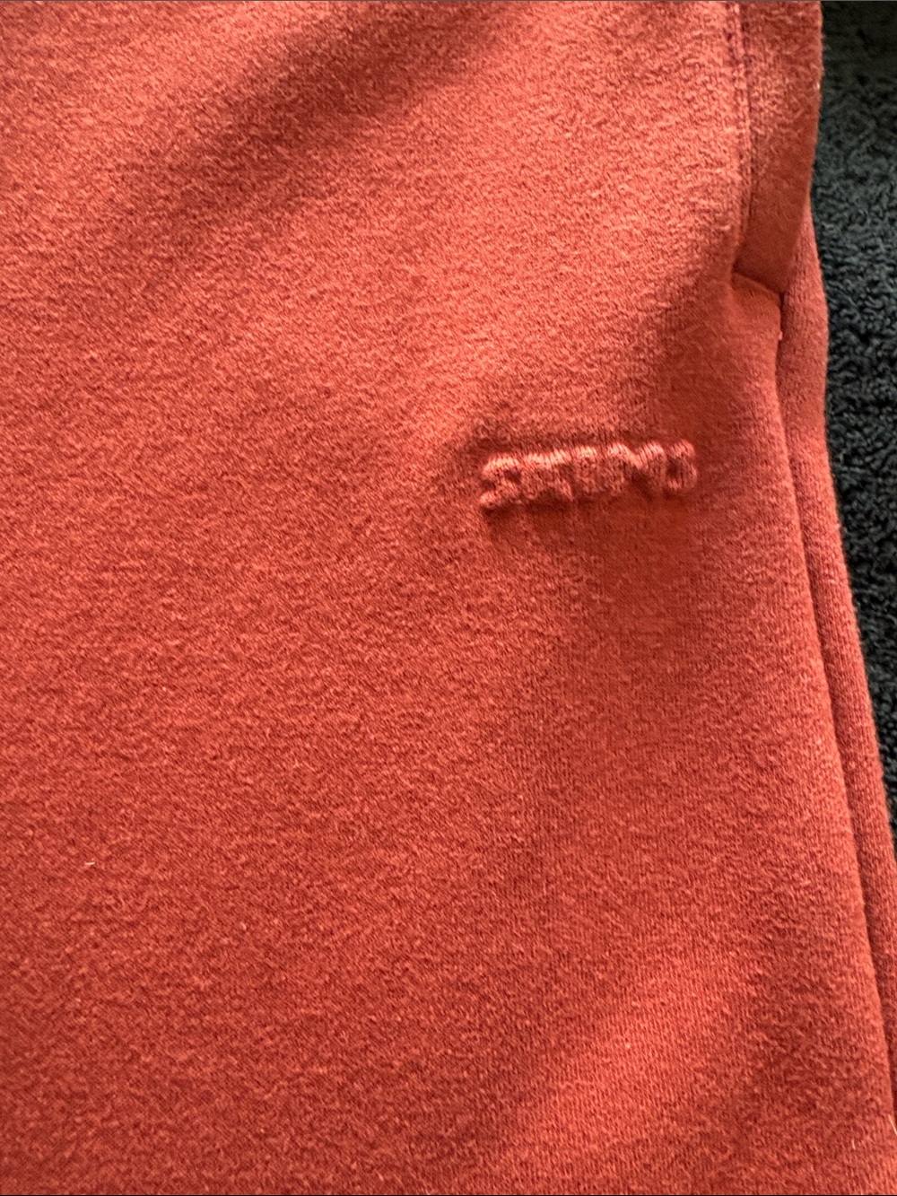 SKIMS Wide-Leg Sweatpants in Burgandy. Cotton Fleece - Picture 4 of 8
